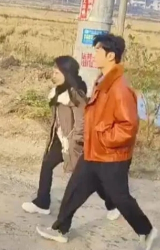 黄晓明到底有多高
最近，黄晓明的身高问题引起了网友们的热议。他曾在不同的场合被拍