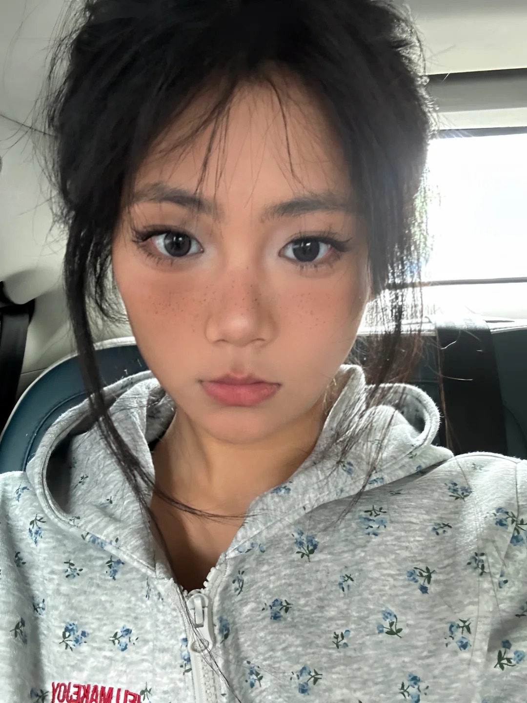 单眼皮肿眼泡爆改韩系清纯小白花！！！
今日妆容比较偏小白花，整体妆容颜色都很淡！