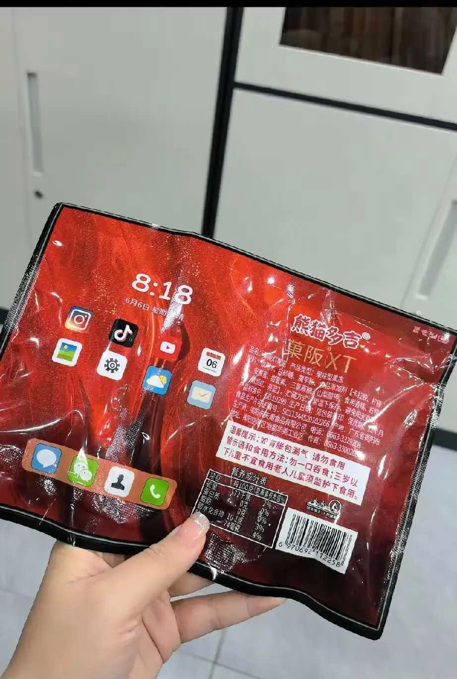 幽默趣闻：还折叠屏，别装了，你那就张纸！哈哈哈哈！