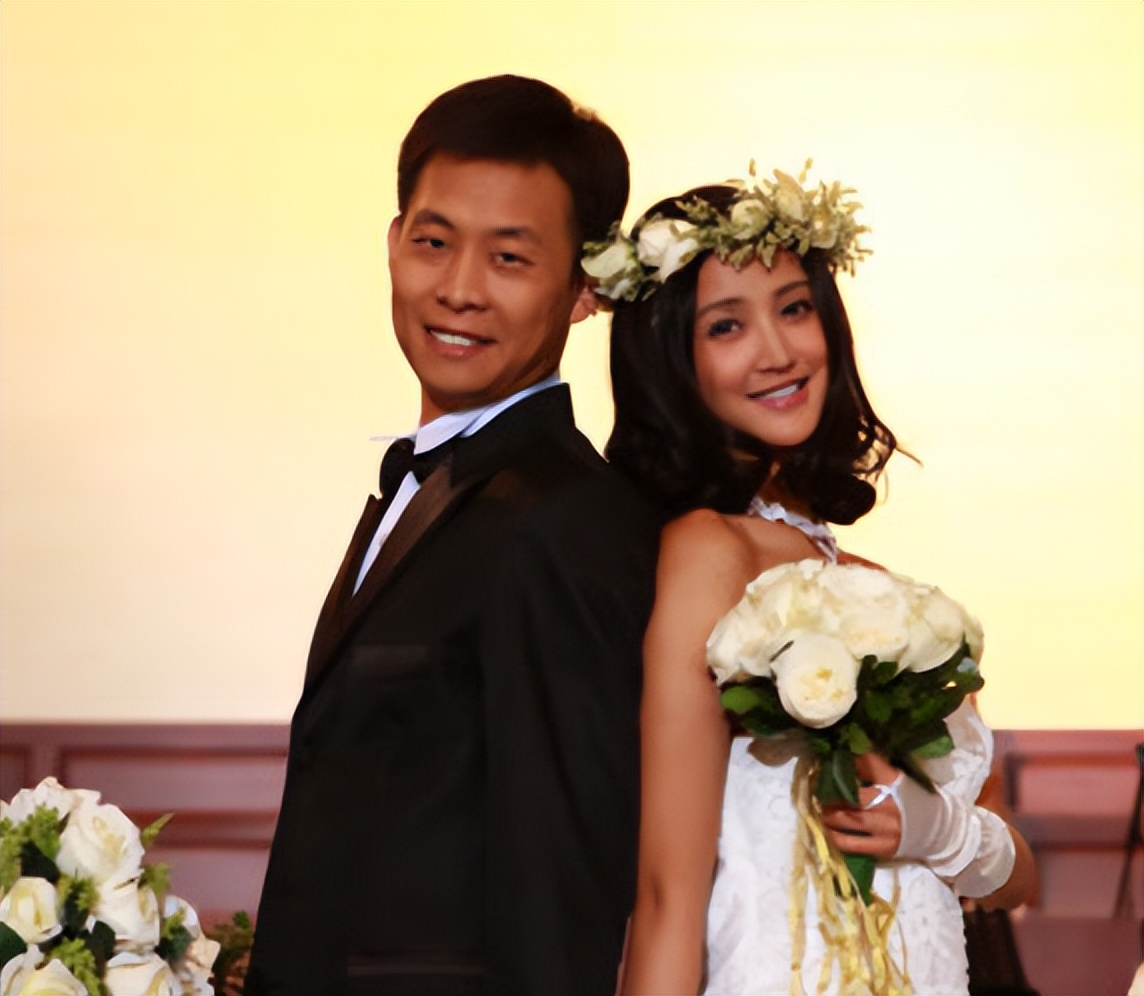 2006年，张译娶了二婚的主持人钱琳琳，她比张译大6岁，两人约定此生只过二人世界