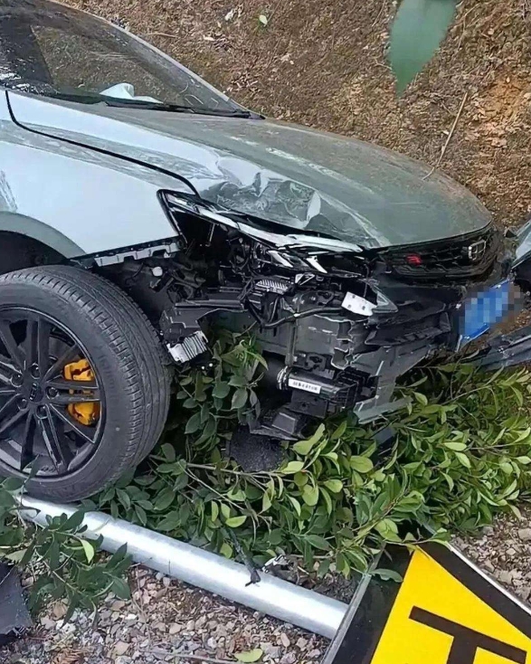 开新车去女朋友家，岳父说想试驾一下，结果成这样了，要不要让他赔？