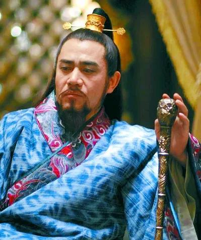 大礼仪事件:
群臣:皇上，从现在开始你就不能再认你亲爹当爹，不能再认你亲妈当妈了