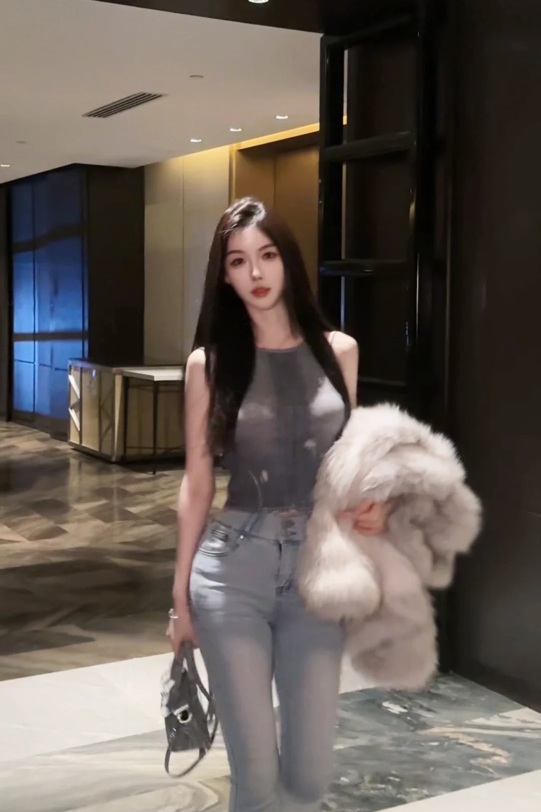 姐妹帮我选选首图
尊的选不出 纠结属了