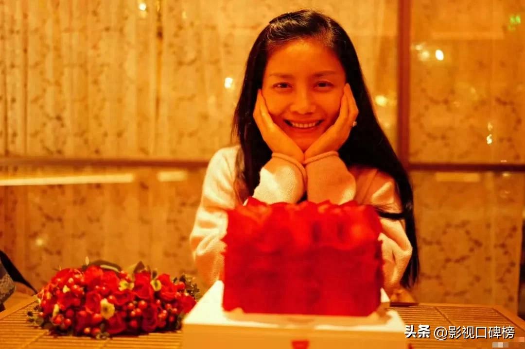 胡可晒49岁生日照，沙溢暴瘦后脸比老婆更精致