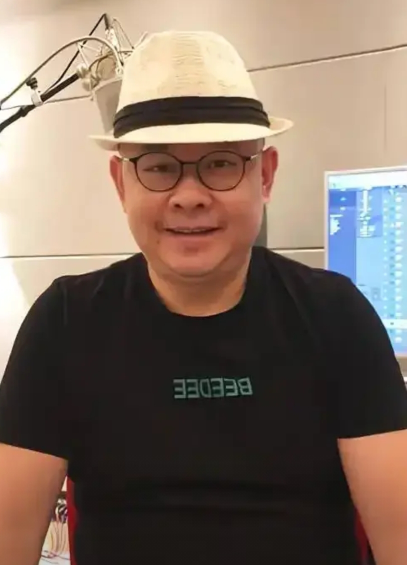 一个李子柒，一个刀郎，两个四川人太猛了！
李子柒，3年不更新，更新的视频，不足2