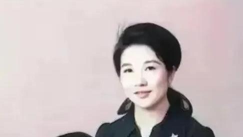 14岁怀孕持刀逼婚，三婚名震上海滩，四婚降服风流才子