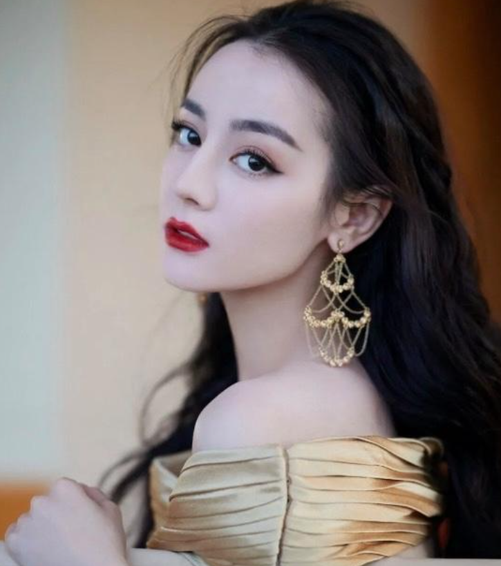 娱乐瓜
1.格格和动物明星他俩是目前圈里最看好的一对情侣，这么多年从来没有真正分
