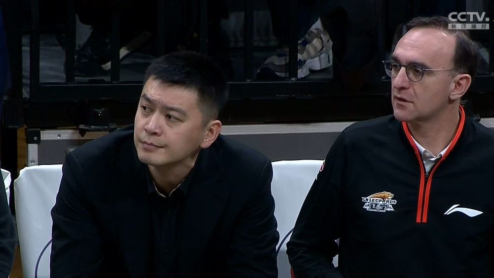 杨鸣厉害啊，回来之后斩获3连胜——
对阵深圳队，原本以为会是一场硬仗，需要辽篮使