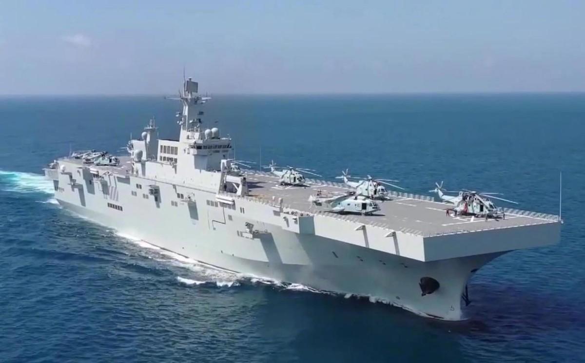 075舰现身南海，中国海军在南海部署大批作战力量。日前，有卫星在南沙群岛的渚碧礁