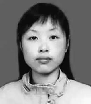 2008年地震，四川一21岁女老师被埋进废墟，身体被钢筋击穿，救援人员赶到时，发
