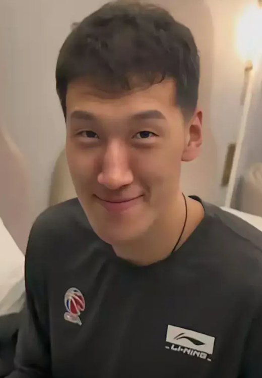 除了杜润旺，基本上可以讲，很难找出第二个人，当国家队在国际比赛上受到欺负的时候，