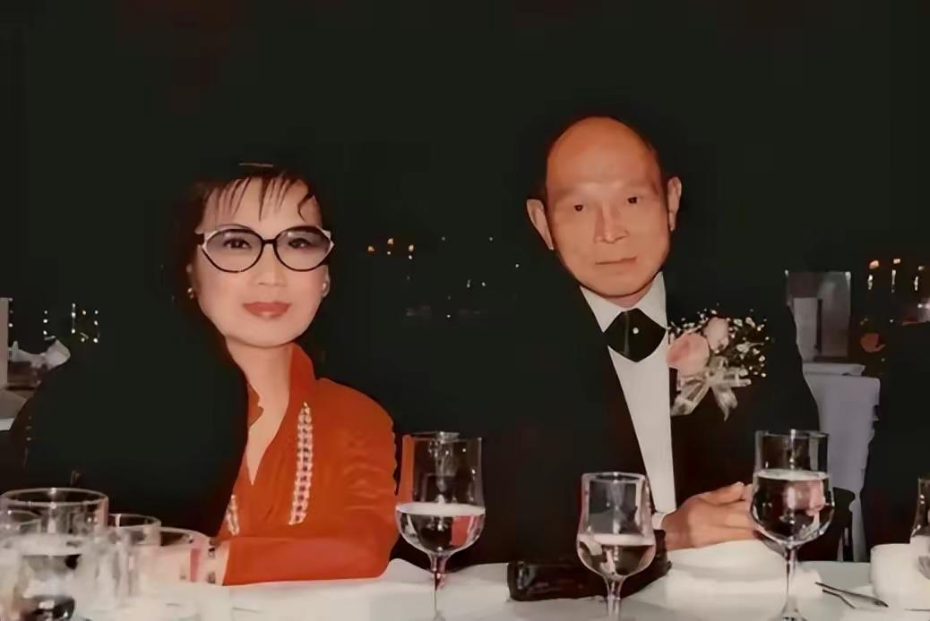 当年，31岁的霍英东遇到16岁的冯坚妮，俩人爱得死去活来，但遭到霍母的反对，可原