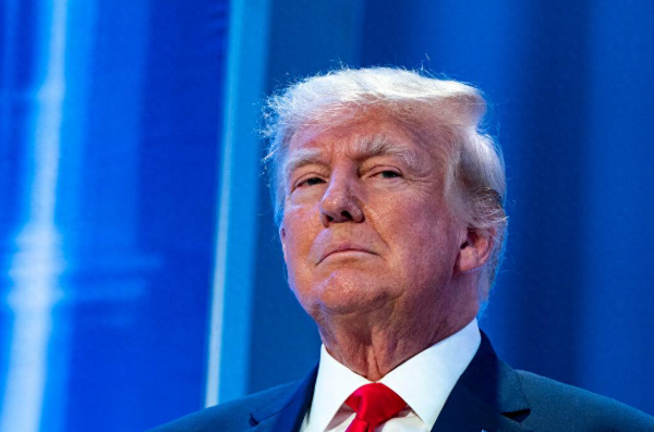 特朗普重返白宫，首日颁布百道行政令，移民政策引争议