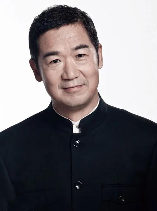 张国立，在幕后默默为家庭付出