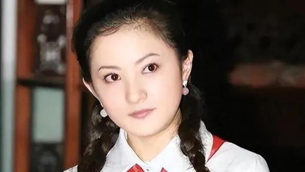 那个9岁开始拍戏，被琼瑶多次邀请，为高考拒演《还珠格格》的金铭，现在如何了？