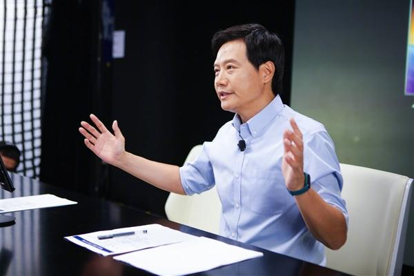 雷军称小米内部高度认可华为。

雷军在小米SU7的直播中，不自觉地谈到华为，并表