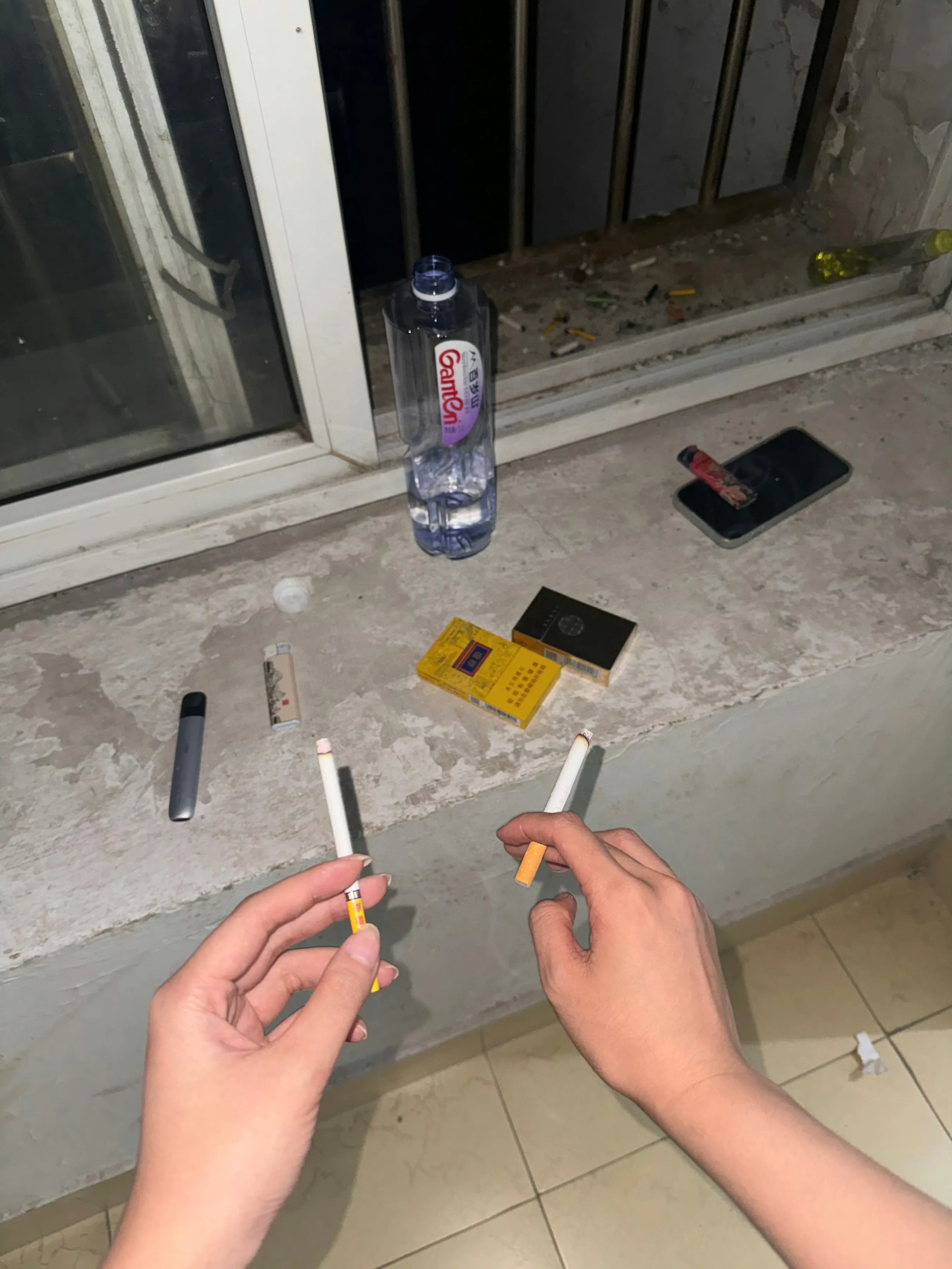 谁懂啊已经上床了，被小姐姐拉起来抽烟[捂脸][捂脸][捂脸]