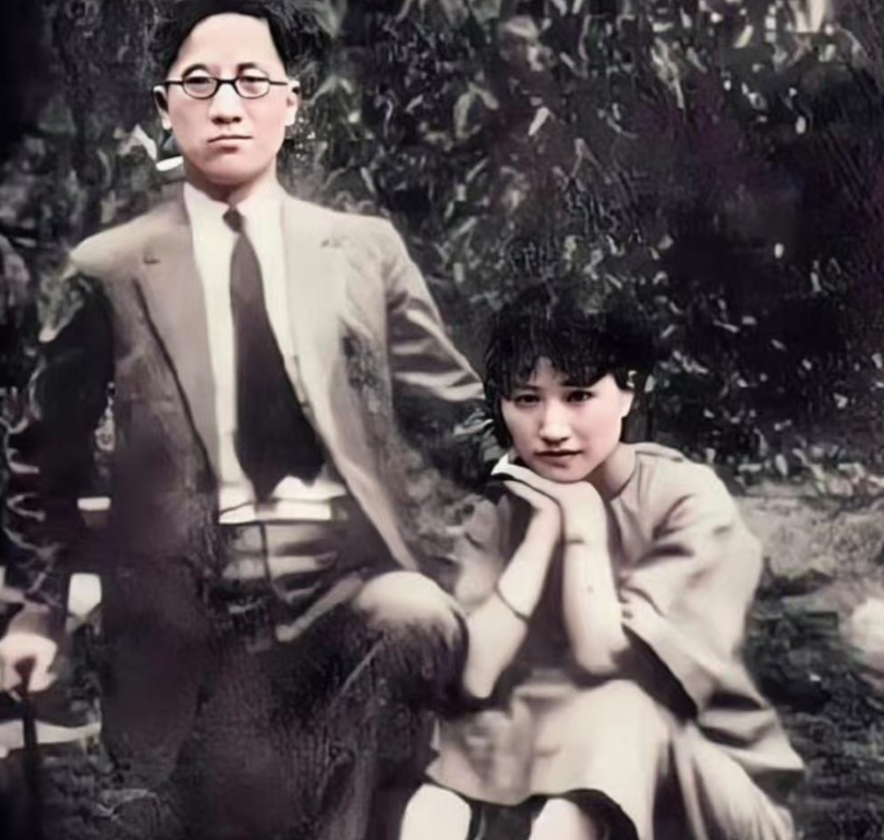 “哎呀，丢死人了！”早上，诗人徐志摩的母亲推开儿子卧室的门，见到了不堪入目的一幕