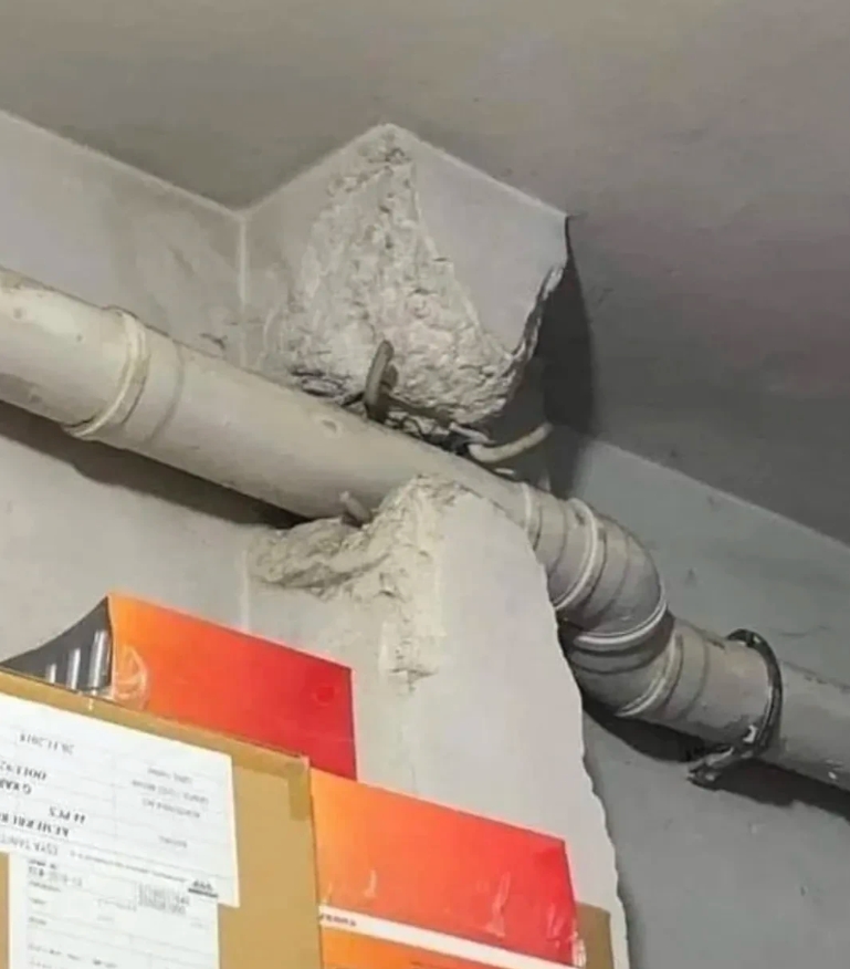 这到底是干什么的管子？连承重墙柱都阻挡不了他前进的方向和步伐！