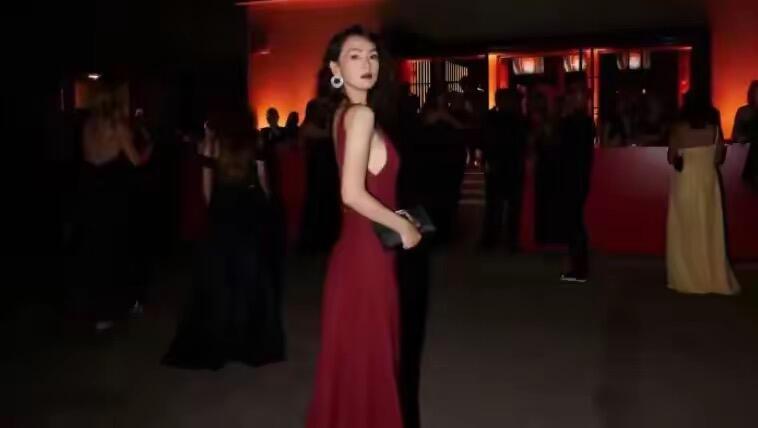 章子怡晚宴惊艳亮相