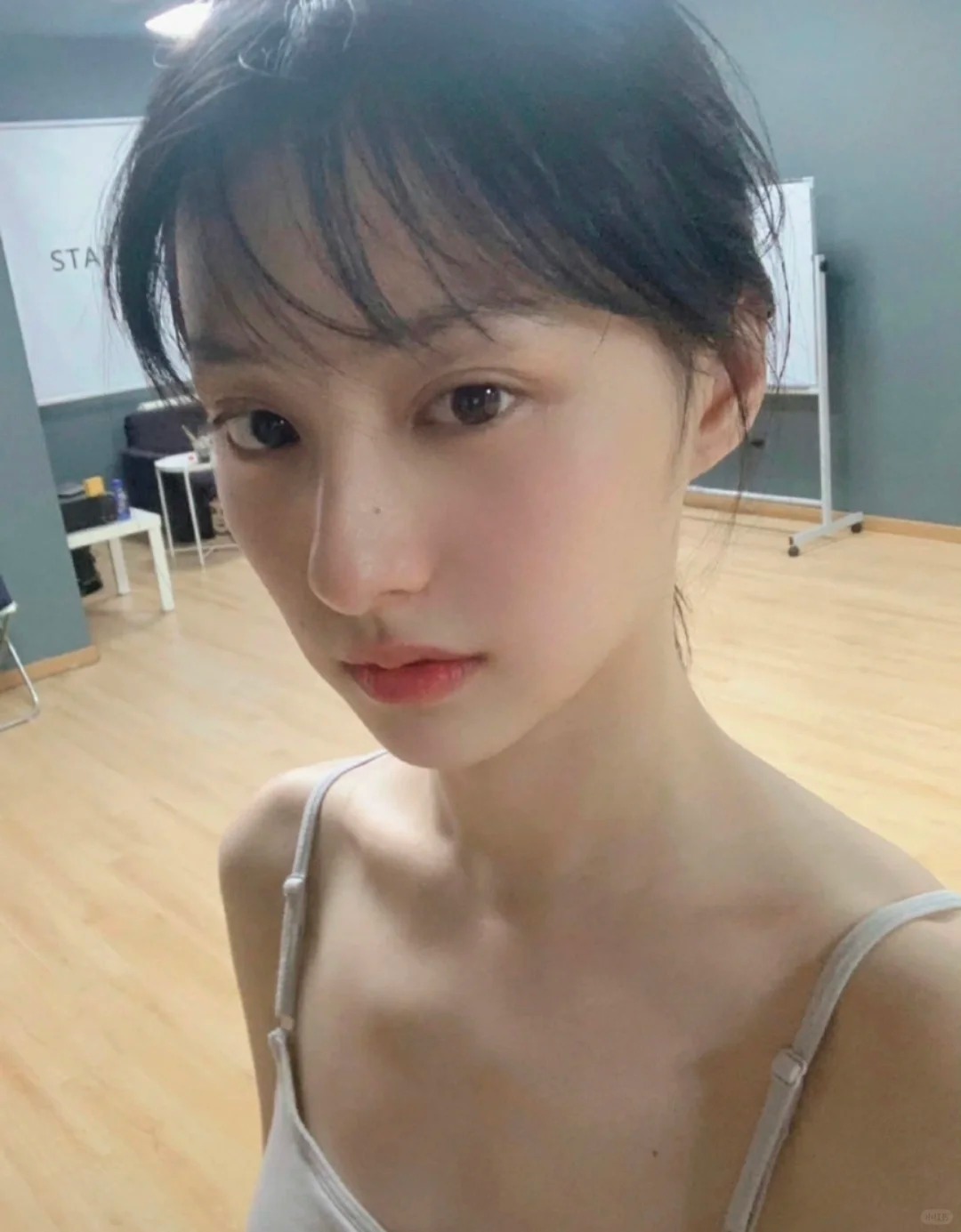 不知道自己存钱的意义
今年23岁了，存了5.5w,什么都不舍得买不舍得花，很内耗