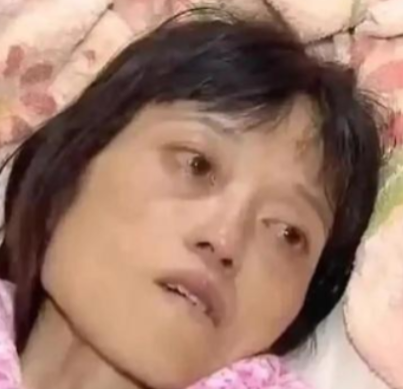 2016年，湖南女子临终前把两个孩子托给亲戚们照顾，可大家都不情愿，女子绝望的哭
