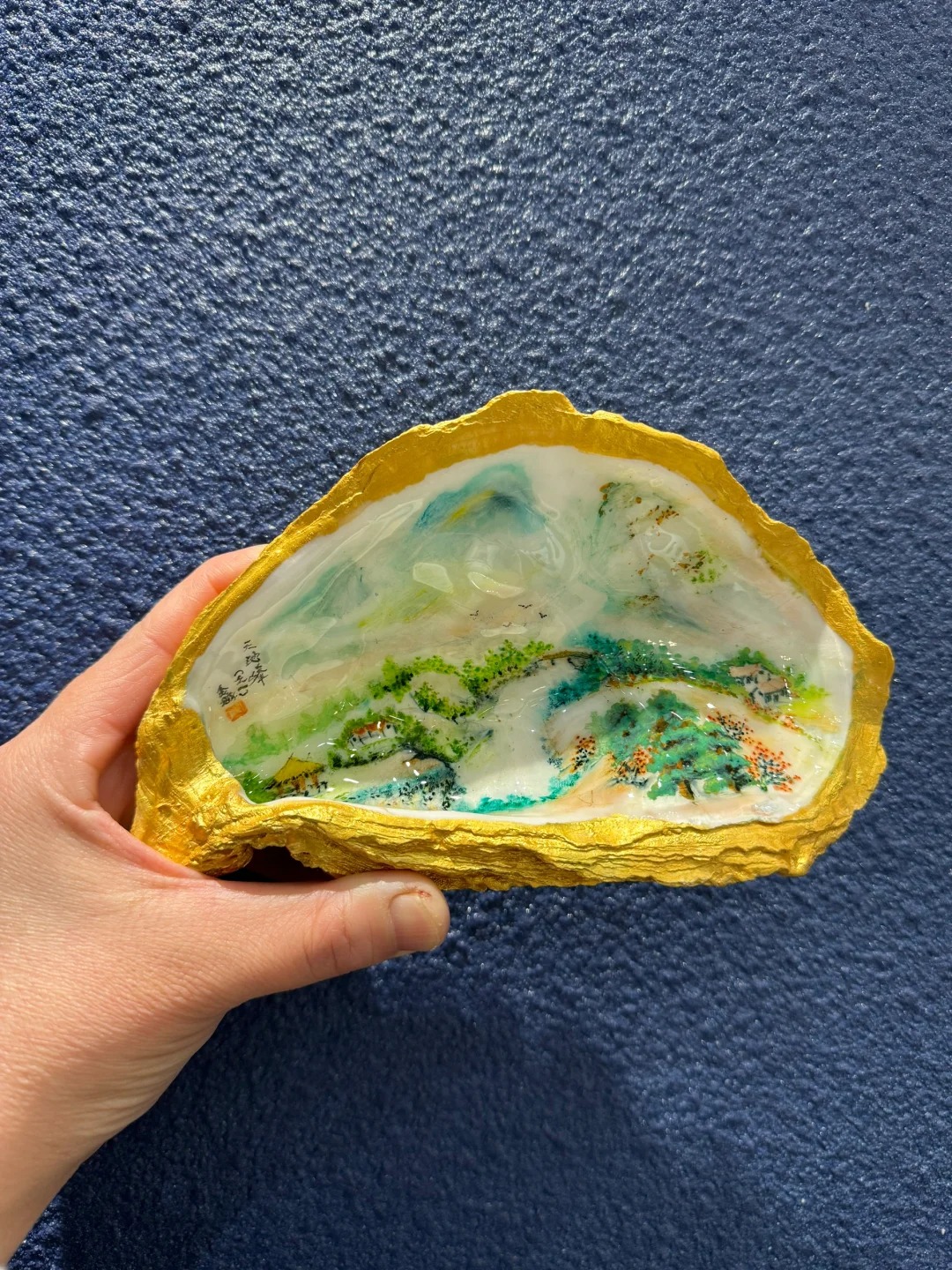 吃剩的生蚝壳不要扔！给我爸吧！
我爹的手艺，画完之后用Uv封一下锁住颜色