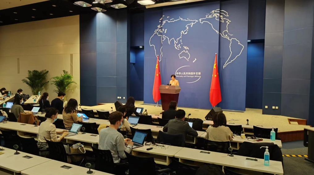 中国在国际上处于尖子生，为什么却被会其他差生指指点点呢？
 
一、一些国家看到中