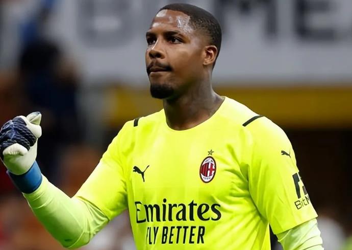 雅辛奖第5，米兰门神！
在法国金球奖评选的年度雅辛奖名单中，AC米兰的法国门将迈