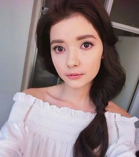 苏小轩：中美混血儿的模特与演艺新星
