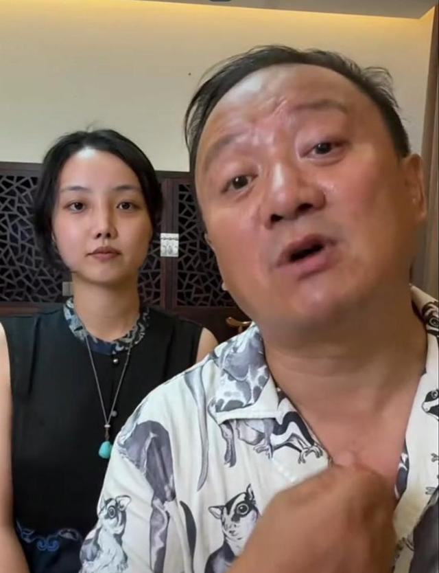 56岁谢广坤喜迎三婚，26岁娇妻首度曝光，颜值堪比明星