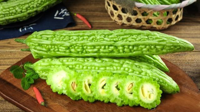 苦瓜播种秘诀：快速发芽，整齐出苗，一招教你搞定！