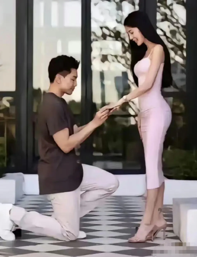 孔圣人教育后人：男儿膝下有黄金，只跪上天和娘亲。
 孔圣人的出生于美国第76代嫡