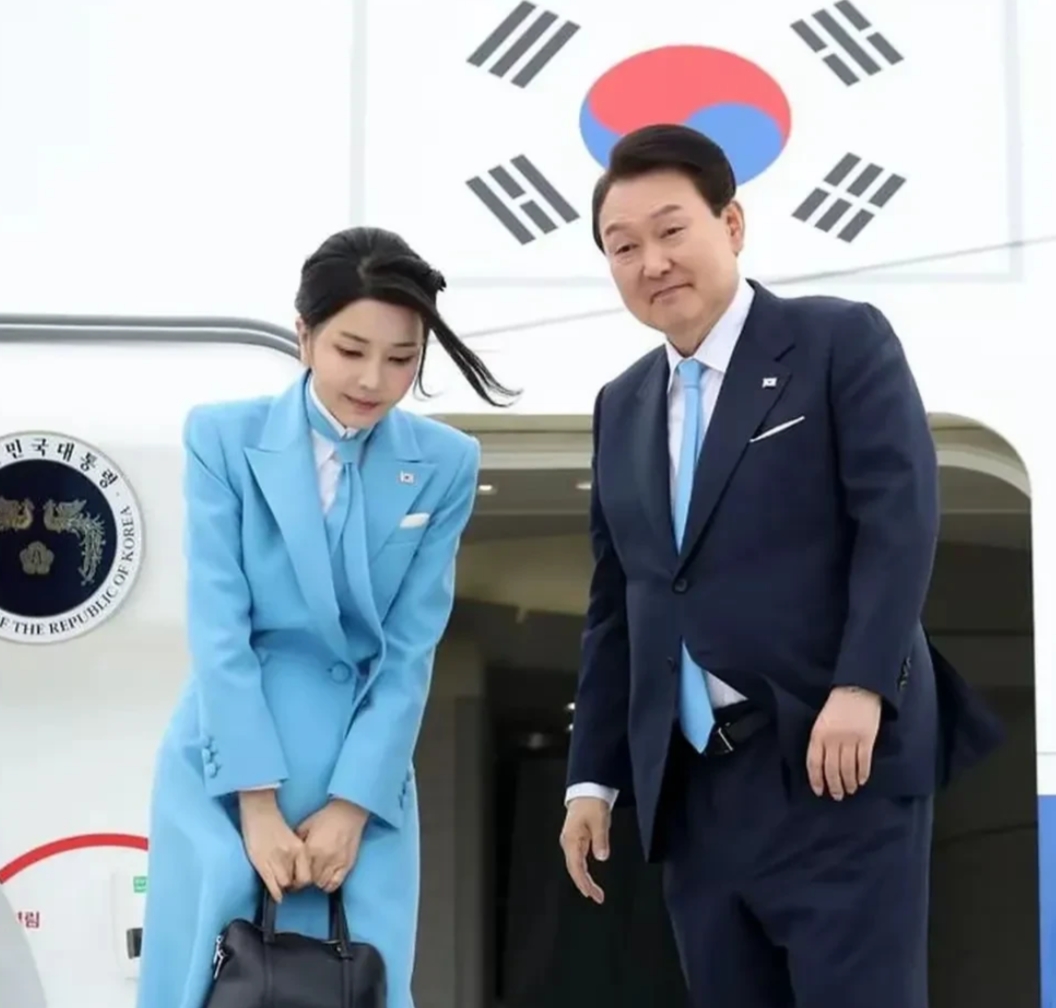 尹锡悦走错了这几步，步步有陷阱，才导致今天的下场。1、跟日本和解。2、对东大过度
