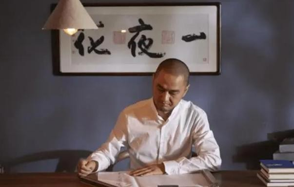 2014年，北京一男子在家里喝茶的时候，身上佩戴的古玉却突然碎裂了，这让他有了一