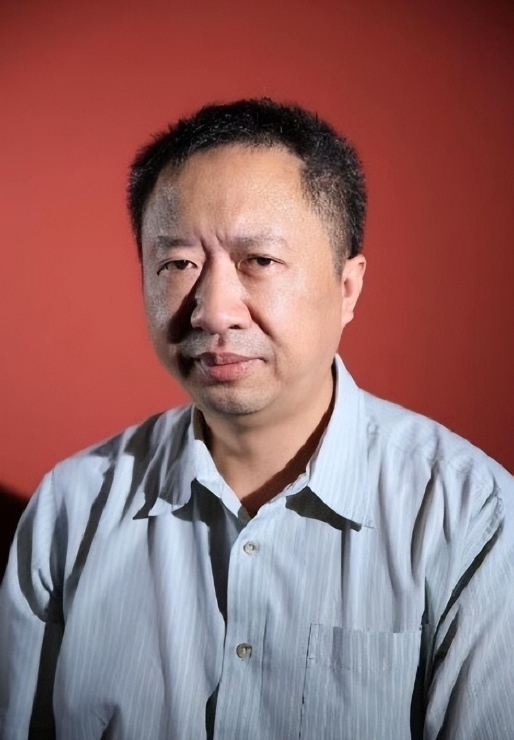 王计兵从外卖员到登上春晚舞台为王菲报幕，这真的很励志。他写了6000多首诗，在艰