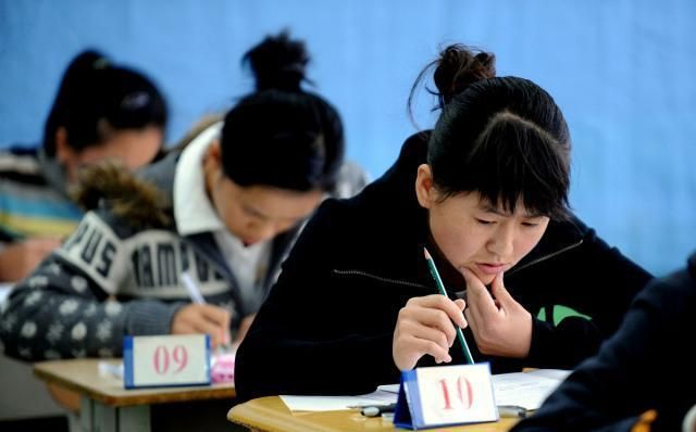 关于教师退出机制，有这样一种观点“编在城市很有可能消失，编在县城和乡镇可能消失的