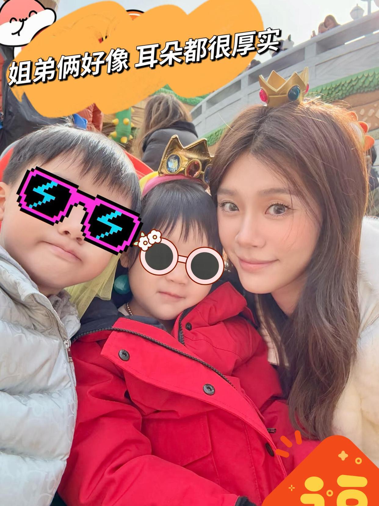 奚梦瑶和何猷君的一双儿女，既不像爸爸也不像妈妈，倒是很像赌王四姨太