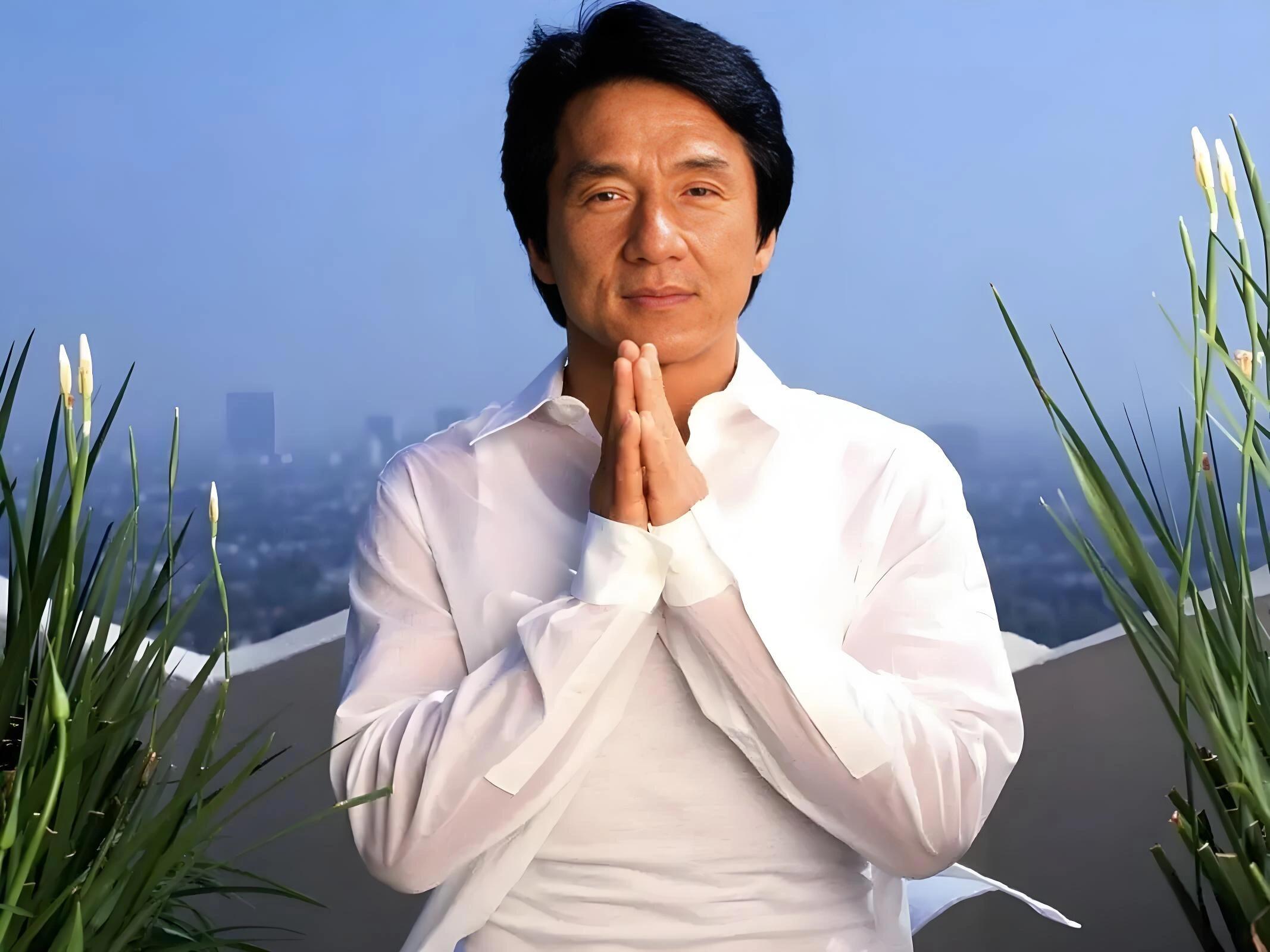 成龙的成长经历