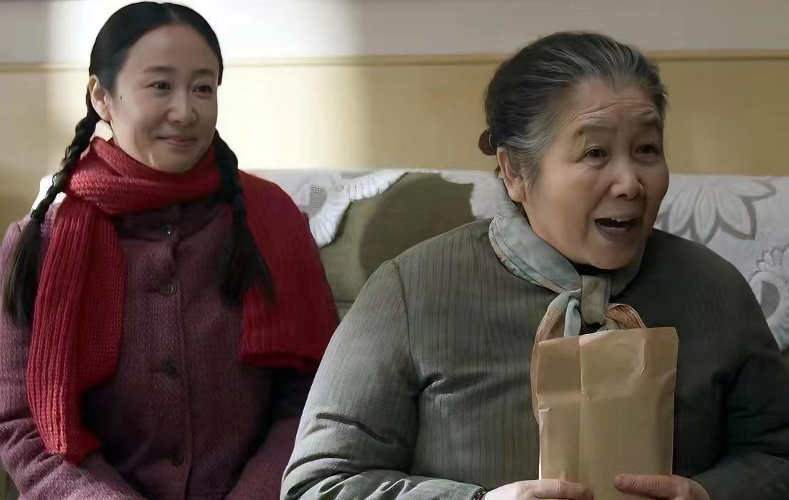 《六姊妹》：1982年两个手镯加一千块钱的聘礼可以说是大手笔了！
何家二姐何家文