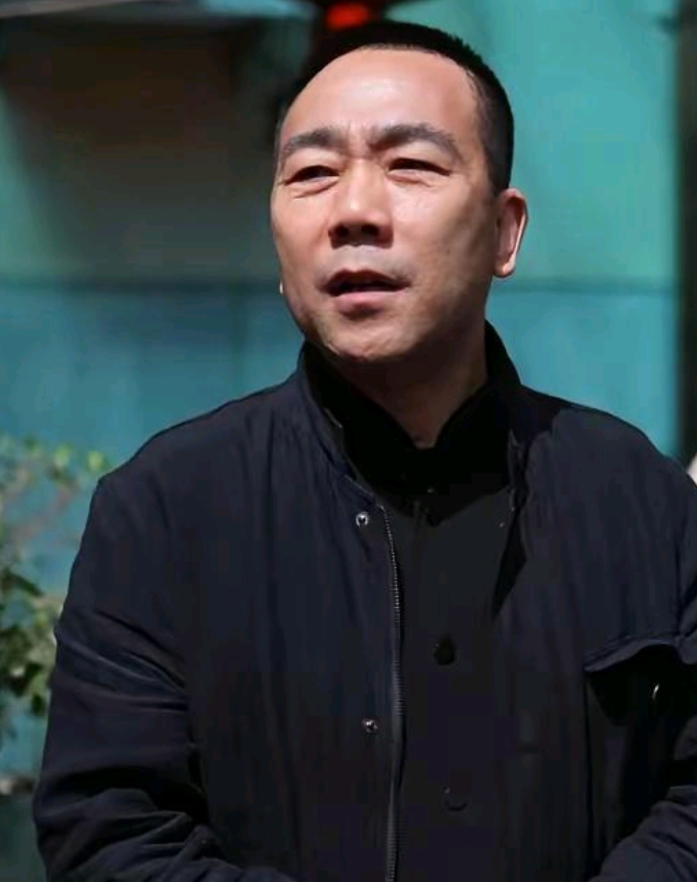 演员，杨议说，当年走穴演出，认识了深圳大明星张梦，人家火的很，又漂亮，我就拼命追