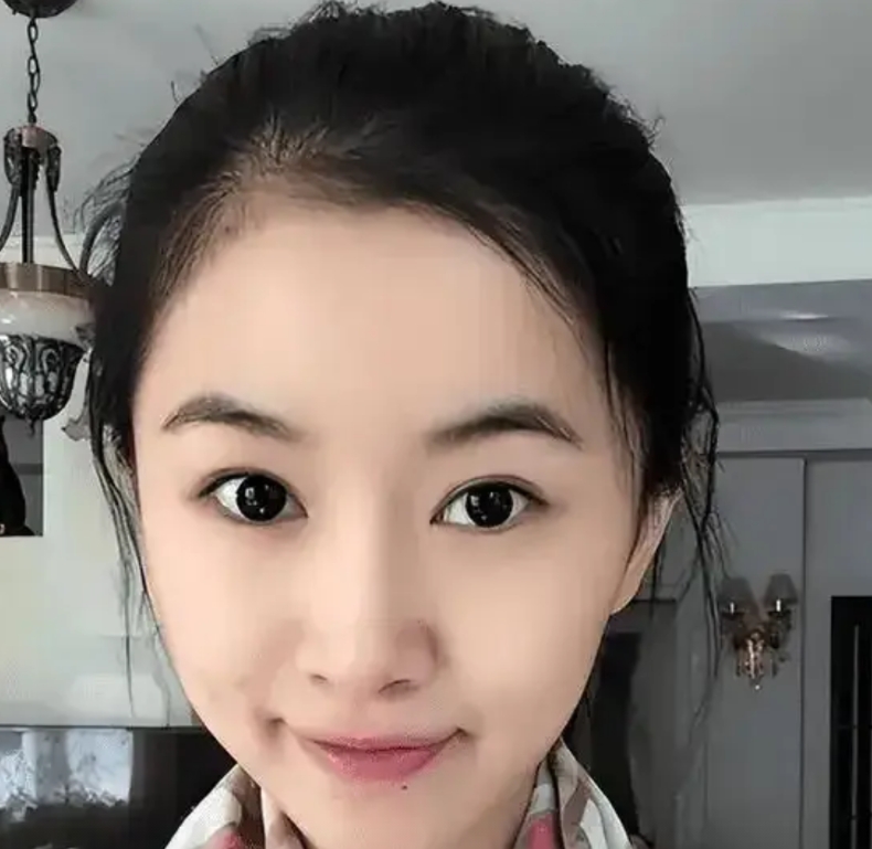 10年后翟欣欣，出路大概有这3个：

1. 找个有钱的老男人嫁了，当个后妈。
