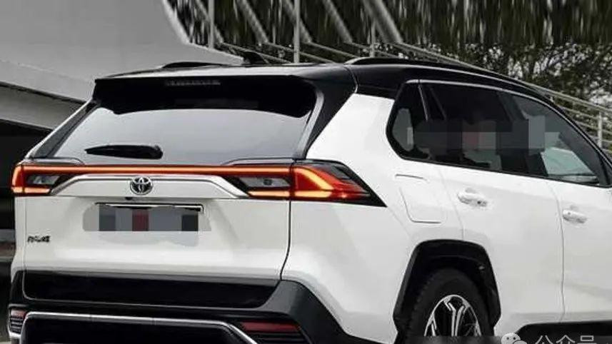 丰田又火了，这辆小型SUV油耗低至4L，百姓：换车！