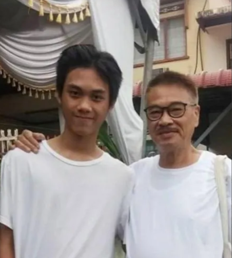 吴孟达儿子吴韦仑16岁受访时说过，他陪爸爸到内地拍戏期间，很多经纪人想跟他签约，