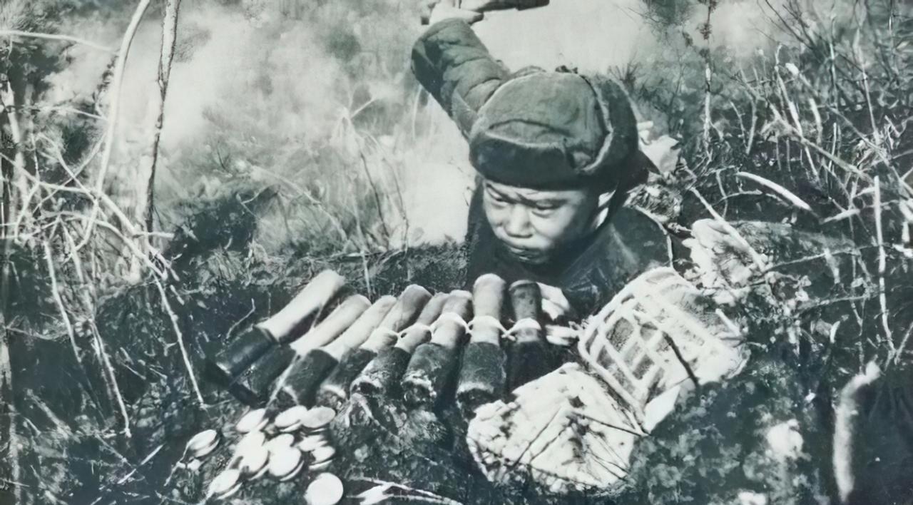 1951年，志愿军战士潘天炎因为肚子痛上厕所，当他回到阵地的时候，却发现所有战友