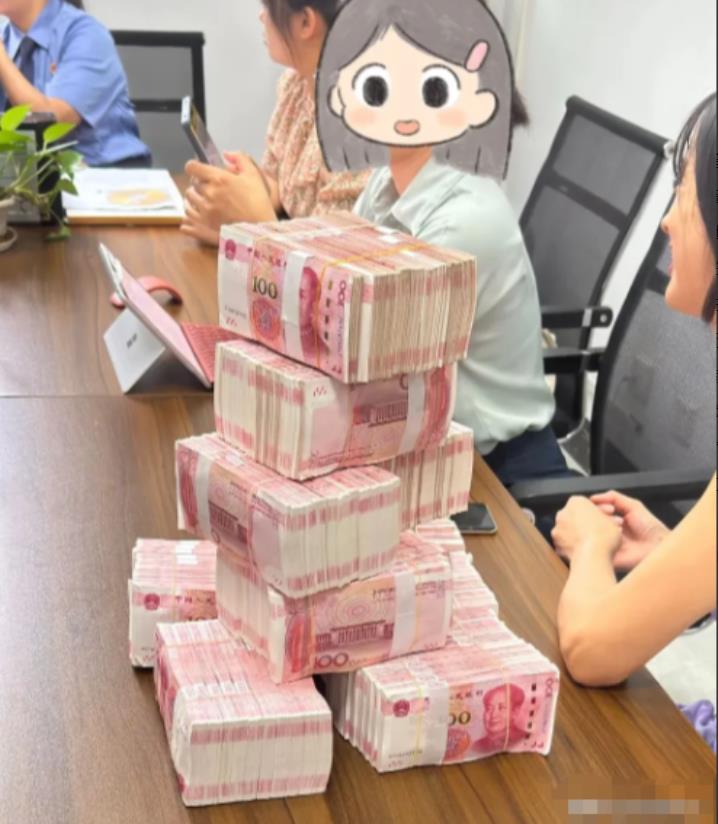 四川宜宾，丈夫偷偷给第三者转807万元，原配起诉，法院判决第三者返还807万，不