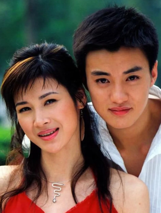 她与周一围相爱5年，转身却嫁给亿万富豪