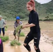 2018年，一名年龄21岁的意大利女子，不顾所有人的反对，毅然决然嫁给了一名27