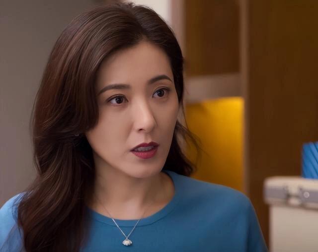 曾黎：丰富多彩的演艺经历充满挑战与机遇