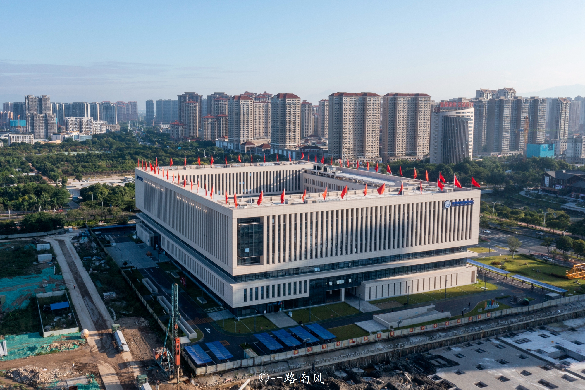 闽南是福建文化的代表区域，也是经济较强的区域。厦漳泉三地中，漳州的存在感最低，但